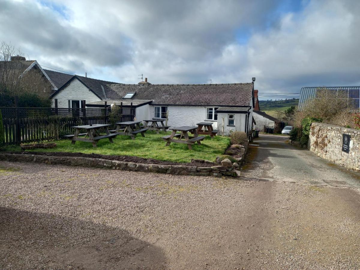 The Crown Inn Wentnor Экстерьер фото